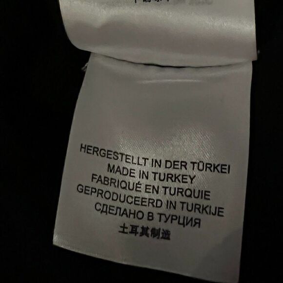 𝅺EUC Riani top, Size 10, Black and Flowy - Picture 9 of 9